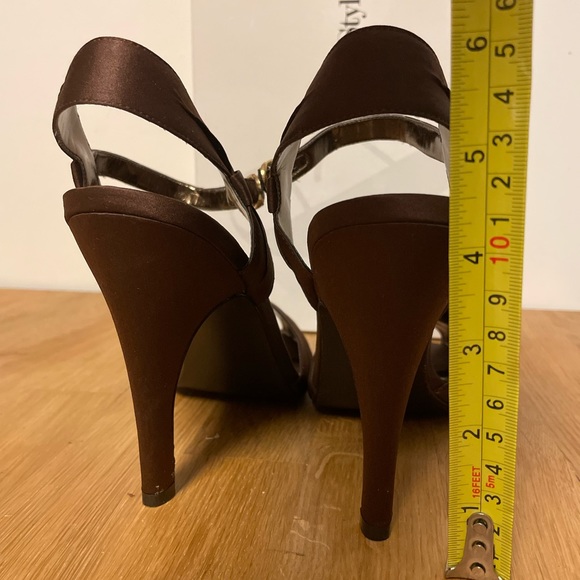 Strappy heels with peek a boo toe - Picture 3 of 5